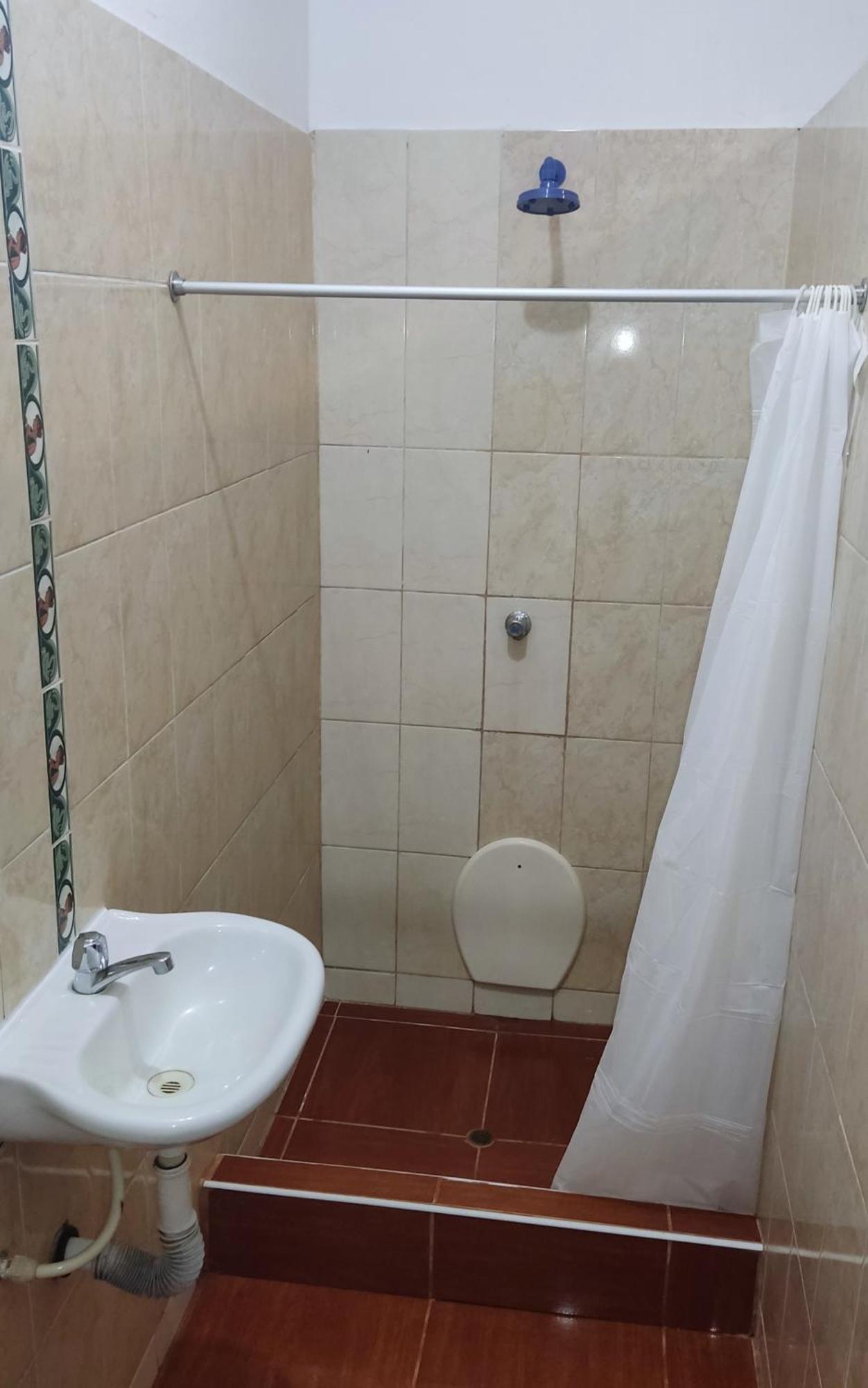 Aya Ni Hotel Пукалпа Екстериор снимка